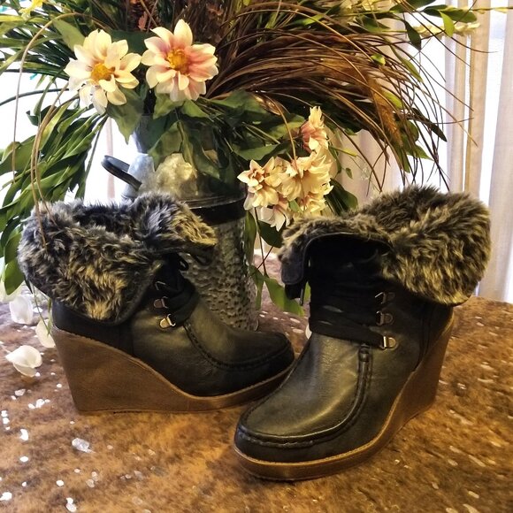 Mossimo Kamea Black Wedge Ankle Boots Size 10 - Picture 3 of 9